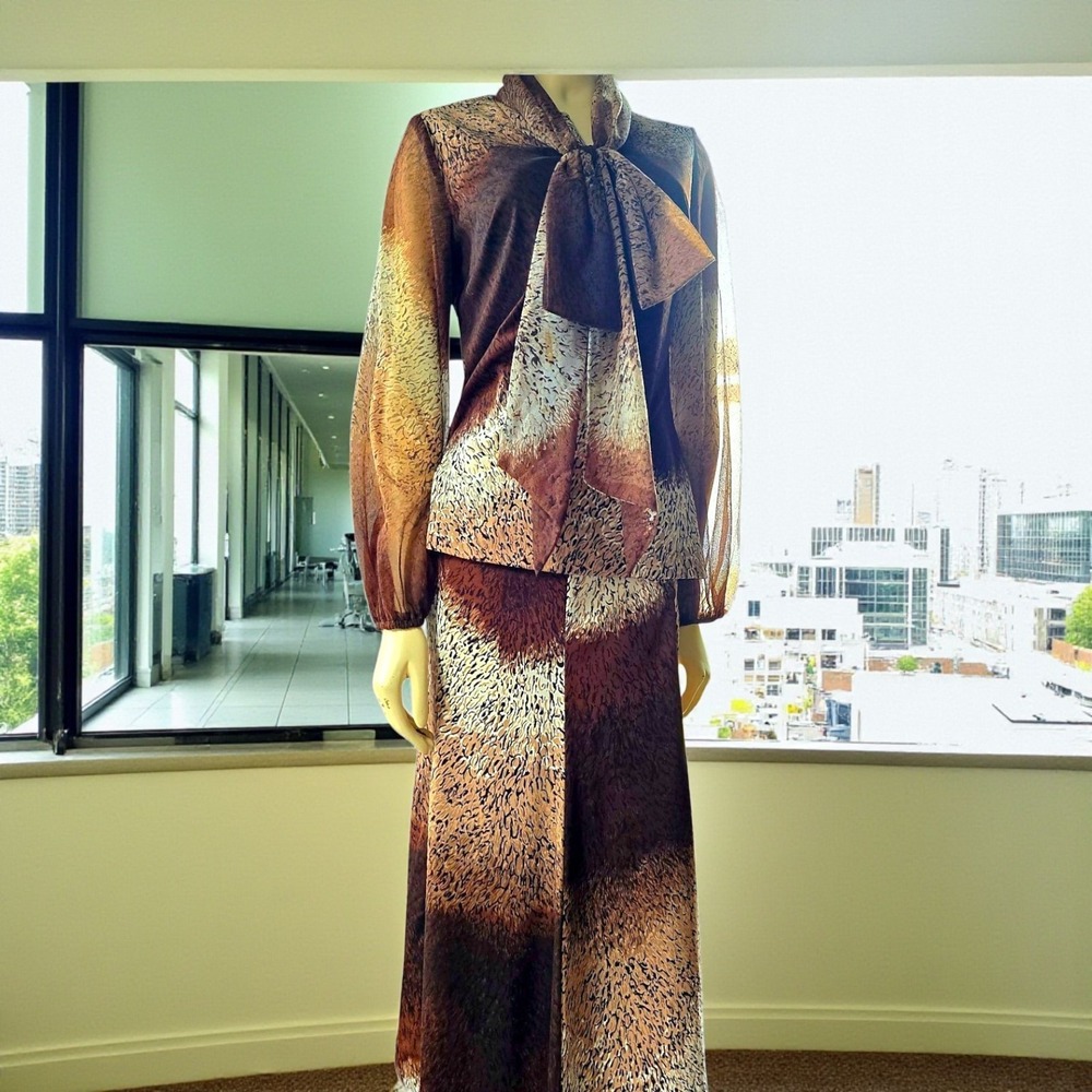 Vintage 1970s Brown Leopard Print Union Made Polyester Blouse & Skirt Set... - Picture 10 of 13